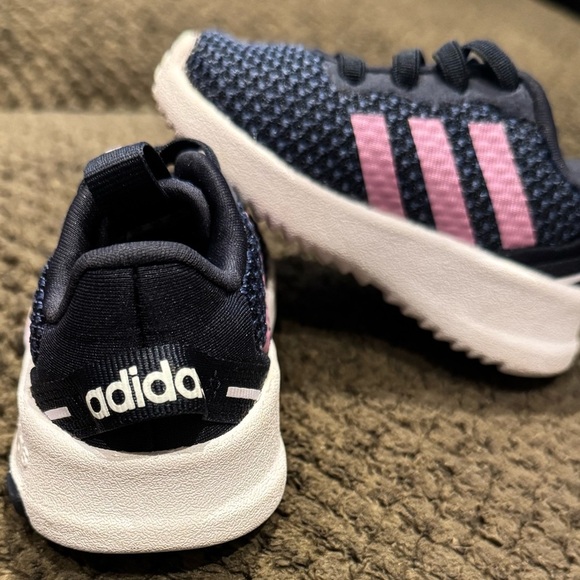 Adidas Sneakers with Classic Silhouette - Picture 4 of 7